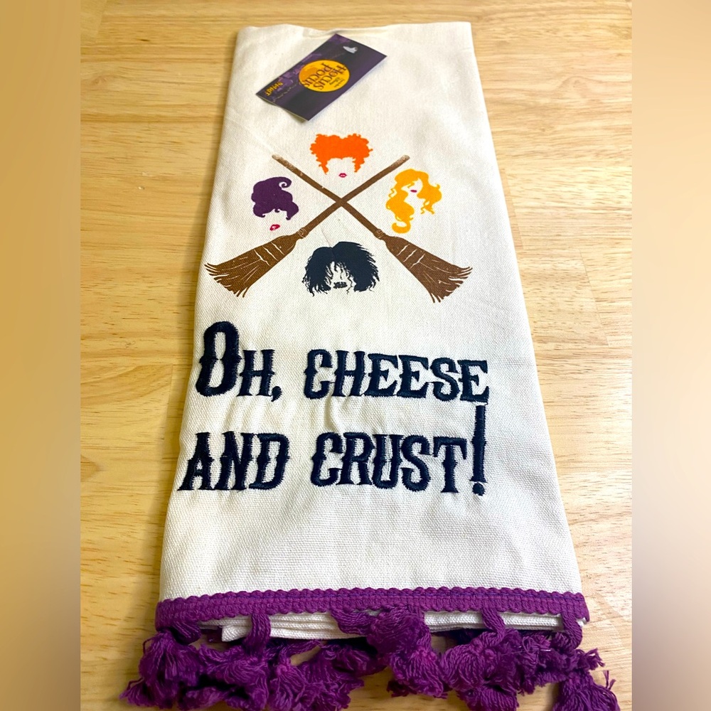 NWT Collectable Hocus Pocus tea towel set!!
